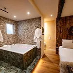 Suite romantique avec balnéo - Le Jardin de Freya * Auch