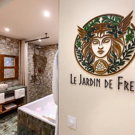 Апартаменты Le Jardin De Freya - Balneo - Centre Historique